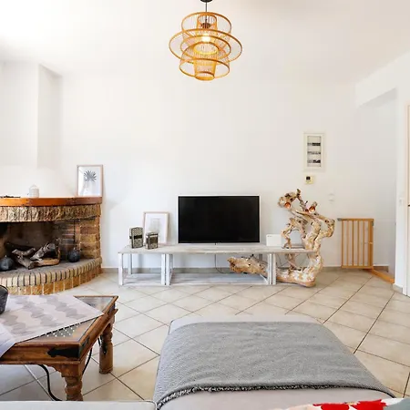 Nikos And Vicky's House بيت للعطل